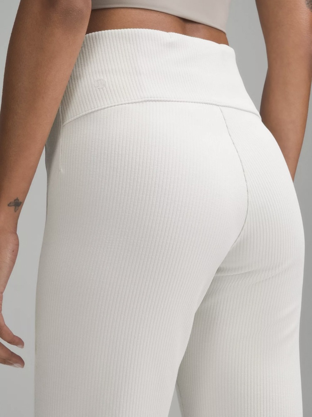 Lululemon Ribbed Softstreme Straight Leg Women’s Pant Color Beige Sz 6 A26